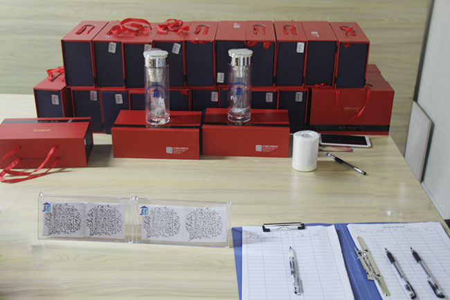 固億家在活動現場為工長準備禮品
